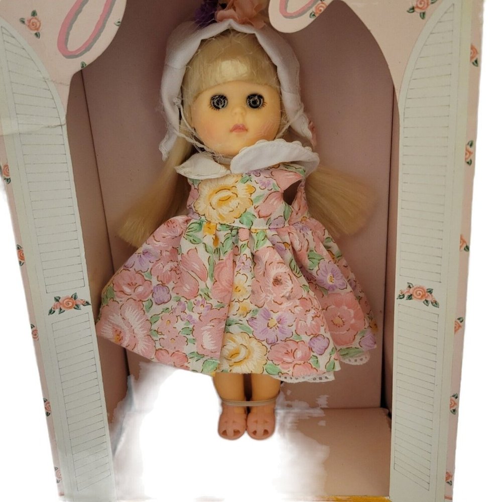 Vintage Creepy Room Aesthetic HallDecor Ginny Doll No Arms‎ In Box